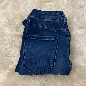 • ROSS Ripped Skinny Jeans •